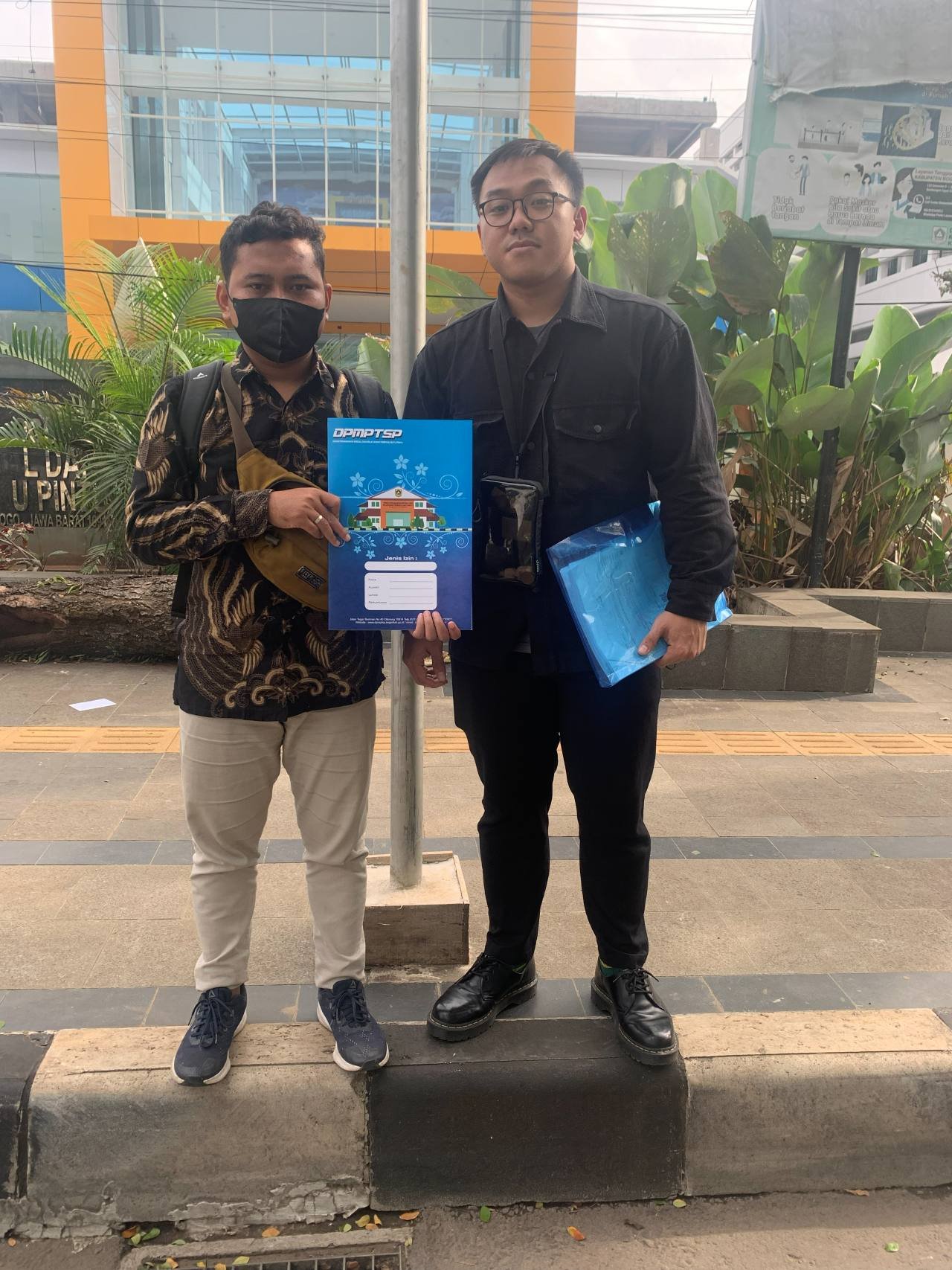 Penyerahan dokumen PBG proyek Mercedes-Benz